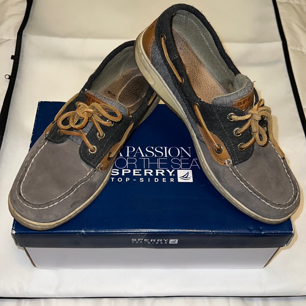 Sperry Shoes in navy blue and tan